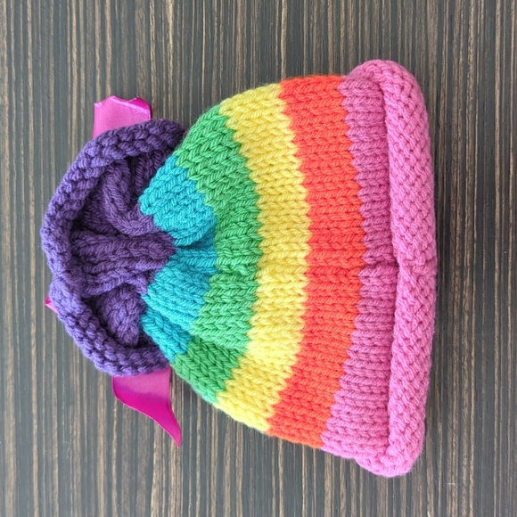 Newborn knitted rainbow hat - perfect for photoshoots - Picture 2 of 4